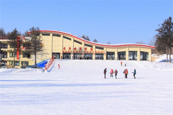 铁力日月峡滑雪场