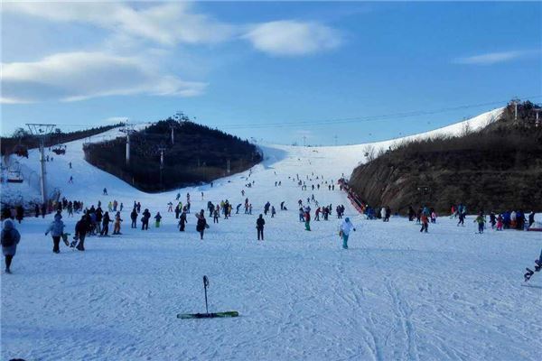 月亮湾滑雪场