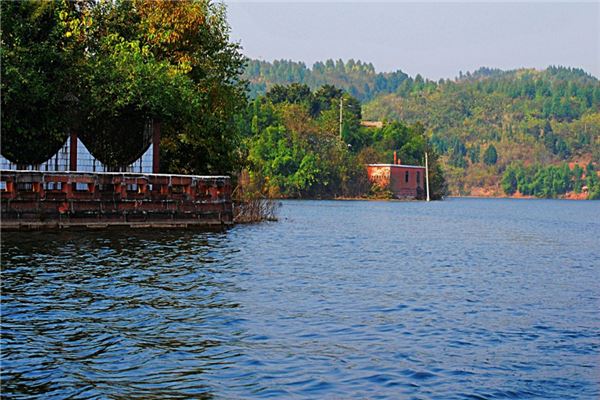 龙泉湖娱乐风景区