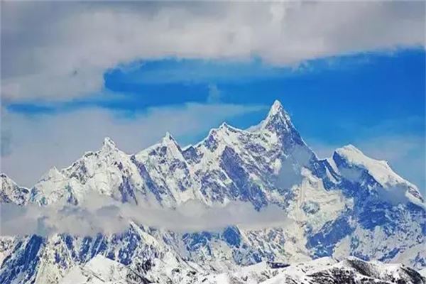 阳光雪山城堡