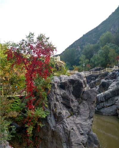 滴水壶乌龙峡旅游风景区