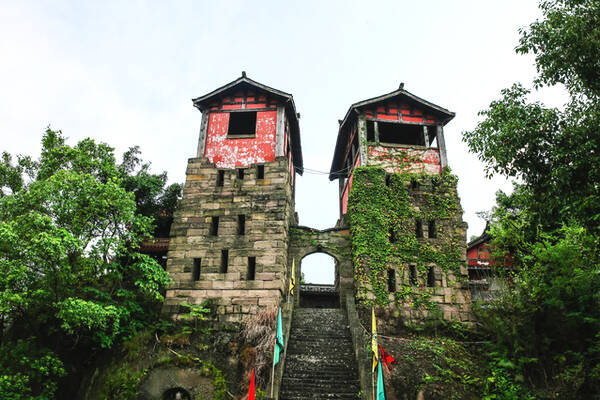 神龙山巴人石头城