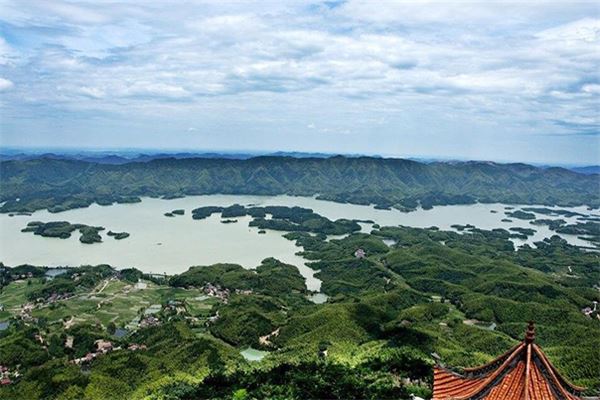 鸣水泉