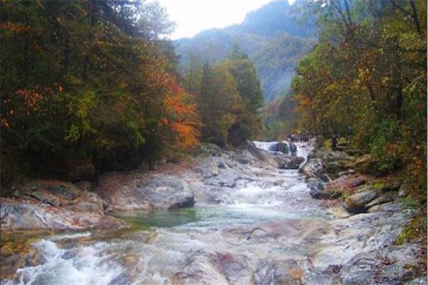 黄柏塬原生态风景区水上攀岩