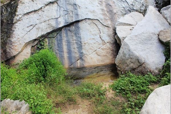 滴水崖峡谷风景区