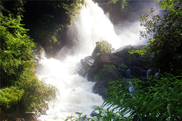 狮吼雷鸣响水洞