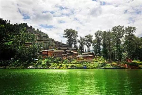 仰阿莎湖景区