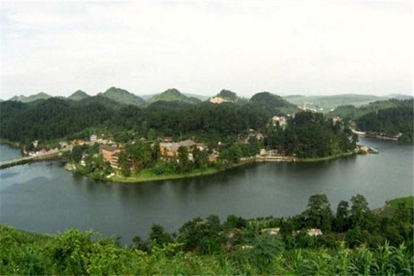 播雅天池景区