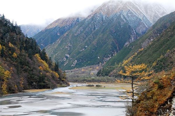 贡嘎山南坡自然风景区