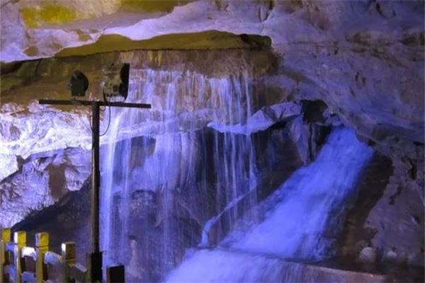 泉水溶洞群景区