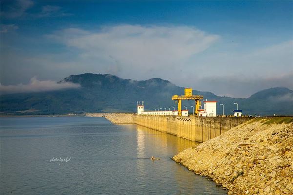 东方大广坝旅游风景区