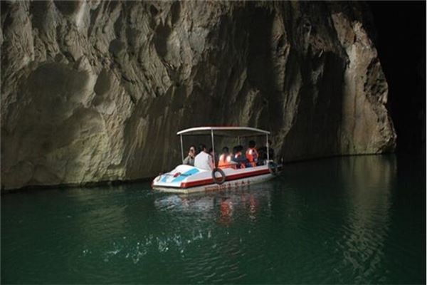 天峨燕子洞地质生态旅游区