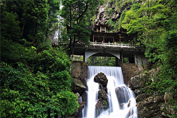 荔浦大江湖景区