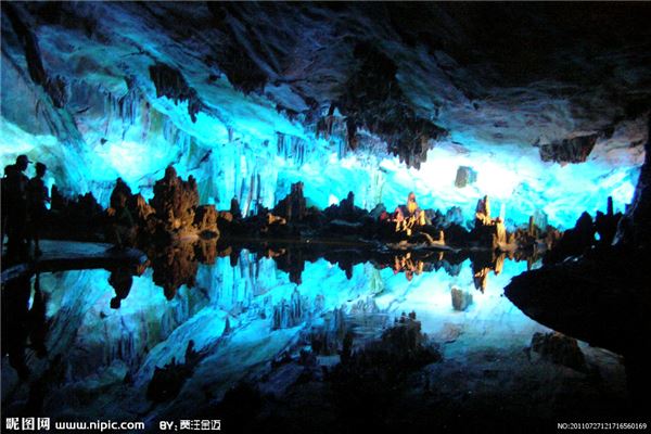 世纪冰川大溶洞