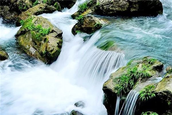 鹅山飞瀑