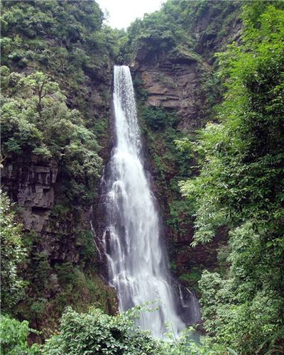 龙潭飞瀑