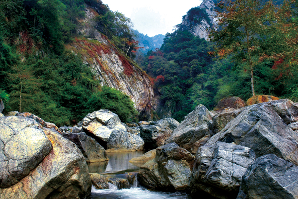 岩鹰洞