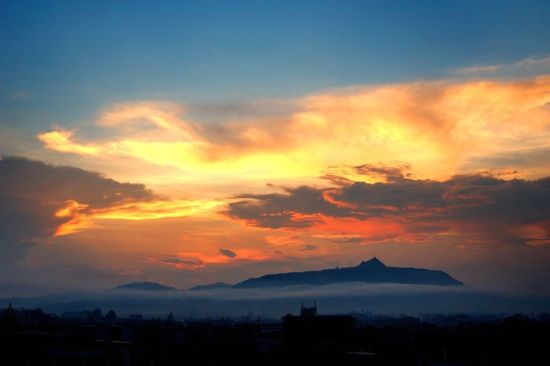 飞山夕照