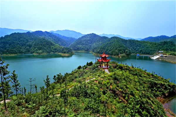 乌川湖风景区