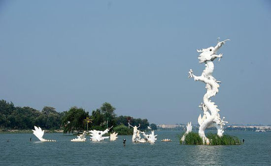 龙湖风景区