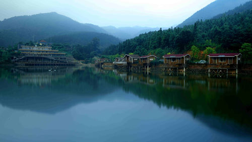 岩马湖景区