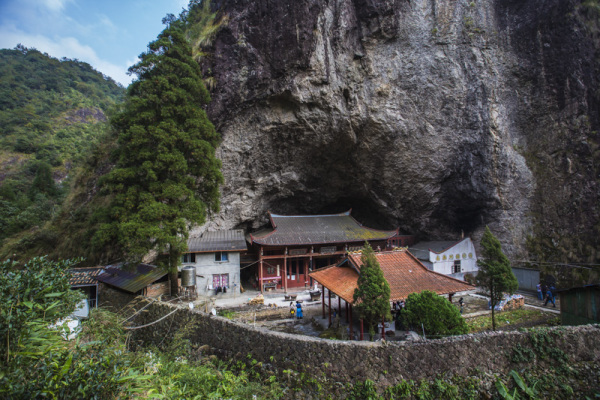 百丈岩八仙洞