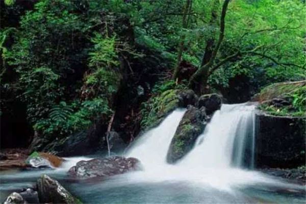 霸王山摇铃秀水景区