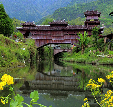 月山村